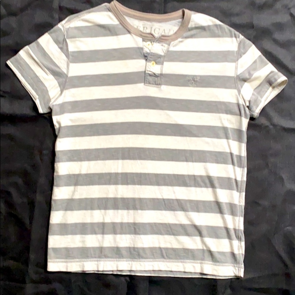 American Eagle button Tee